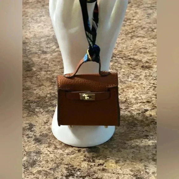 ❌SOLD❌Mini Handbag Charm or For Ear Pods Faux Leather Cognac NWOT - Picture 2 of 7